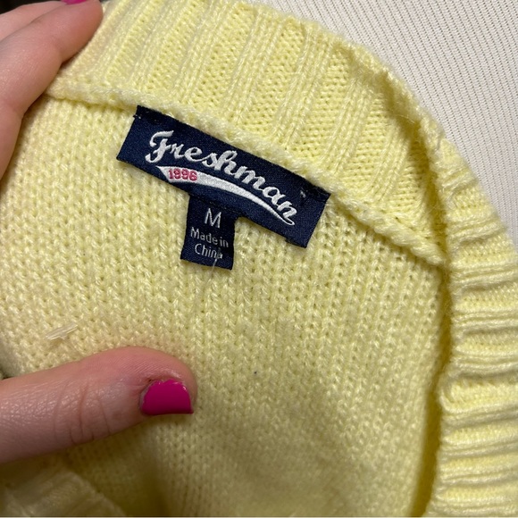 Yellow Sweater - Picture 4 of 5